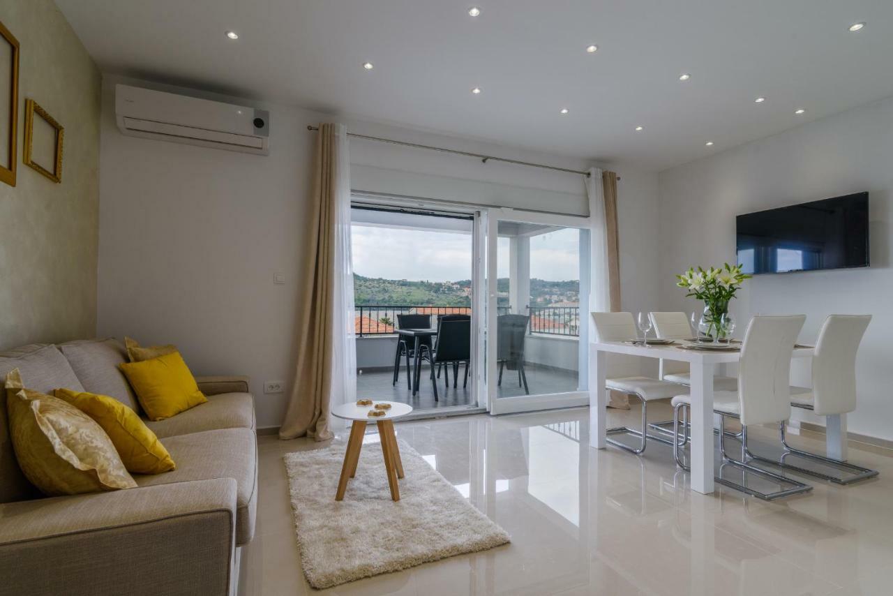 Villa Apartments Aa 1 Trogir Extérieur photo