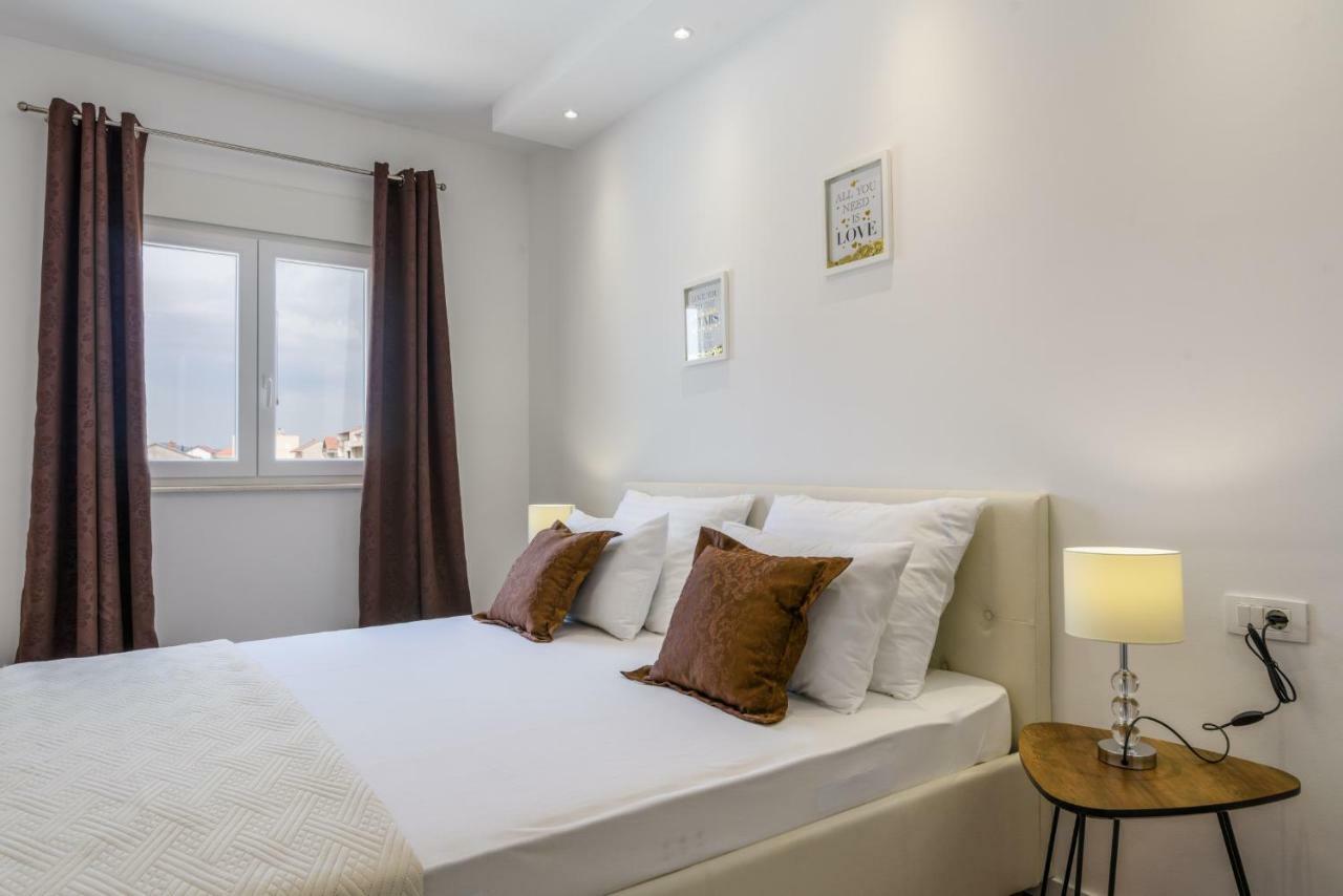 Villa Apartments Aa 1 Trogir Extérieur photo