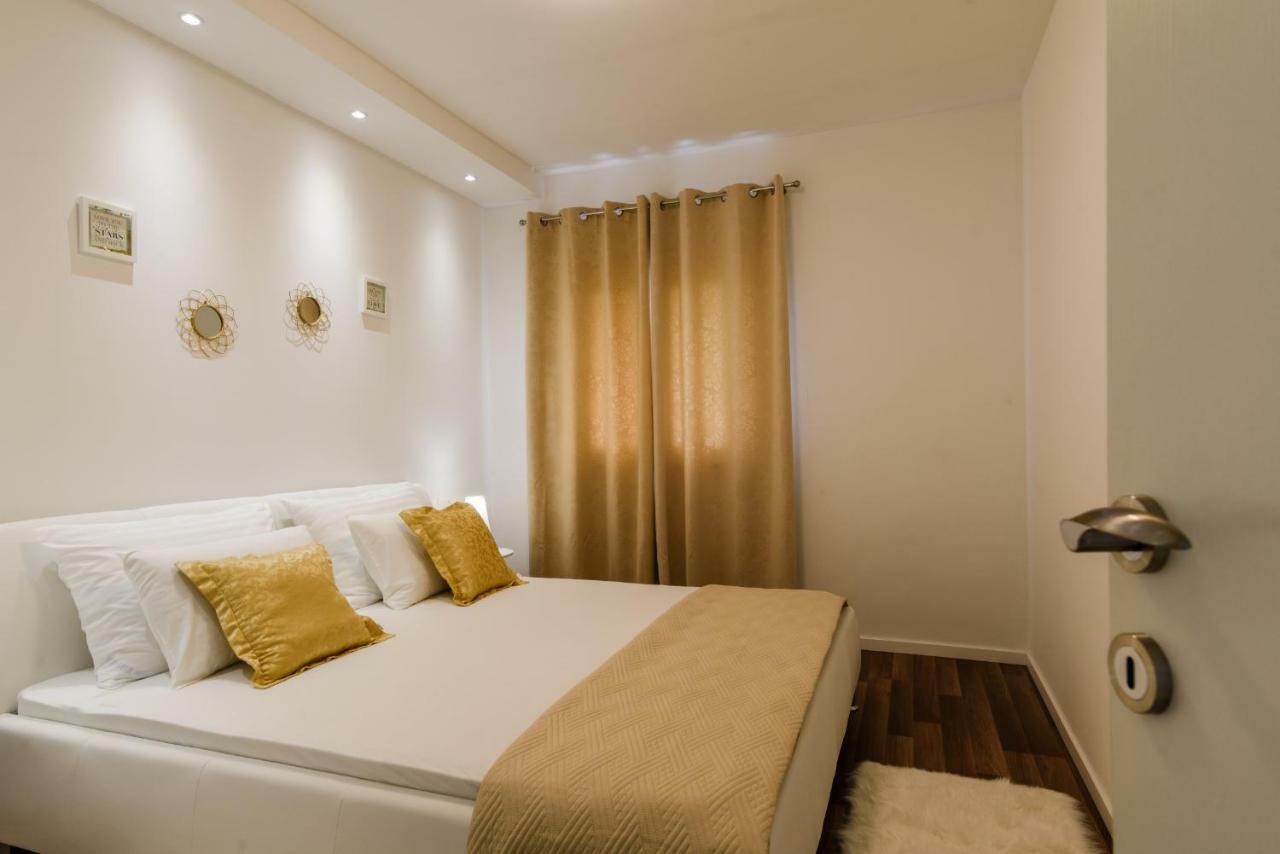 Villa Apartments Aa 1 Trogir Extérieur photo
