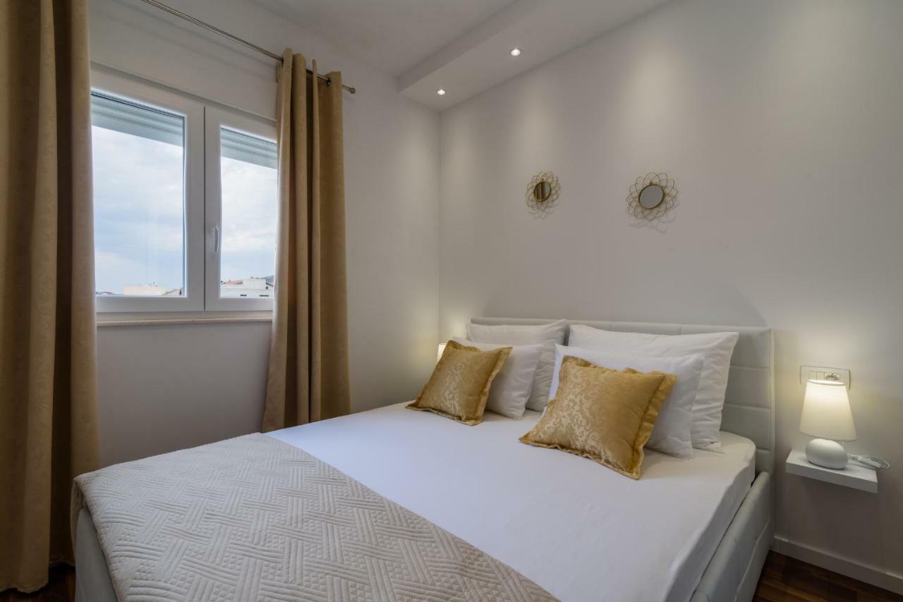 Villa Apartments Aa 1 Trogir Extérieur photo