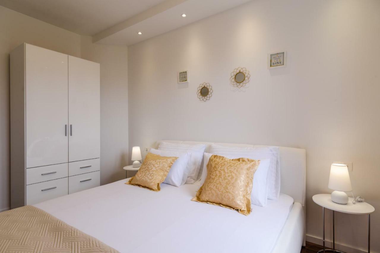 Villa Apartments Aa 1 Trogir Extérieur photo